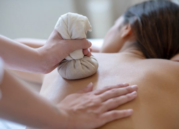 Kizhi Massage